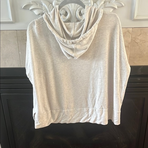 Lou & Gray Cream short sleeve Sweatshirt - Picture 5 of 6